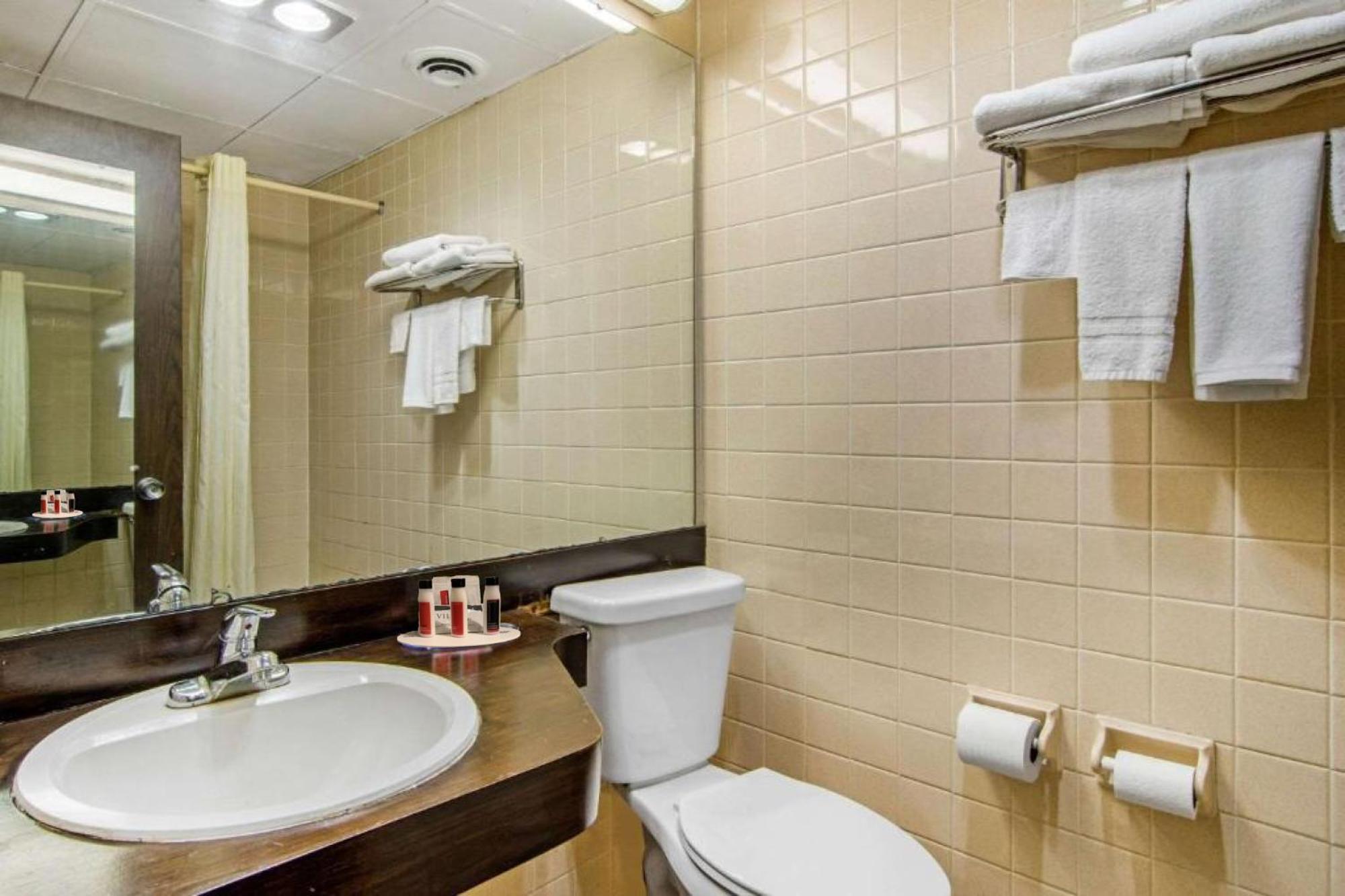 Travelodge By Wyndham Hotel 2*