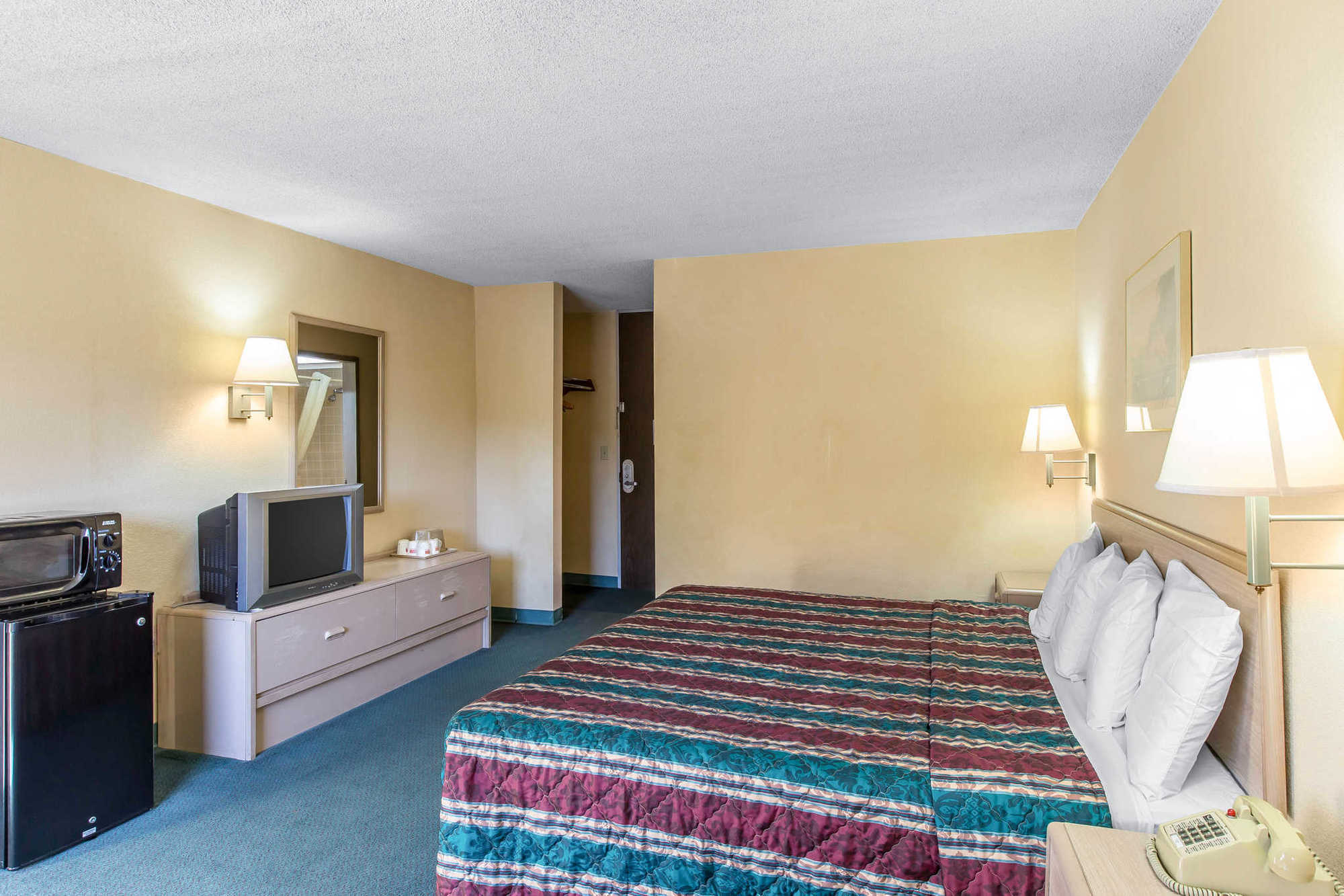 Travelodge By Wyndham Hotel Forsyth