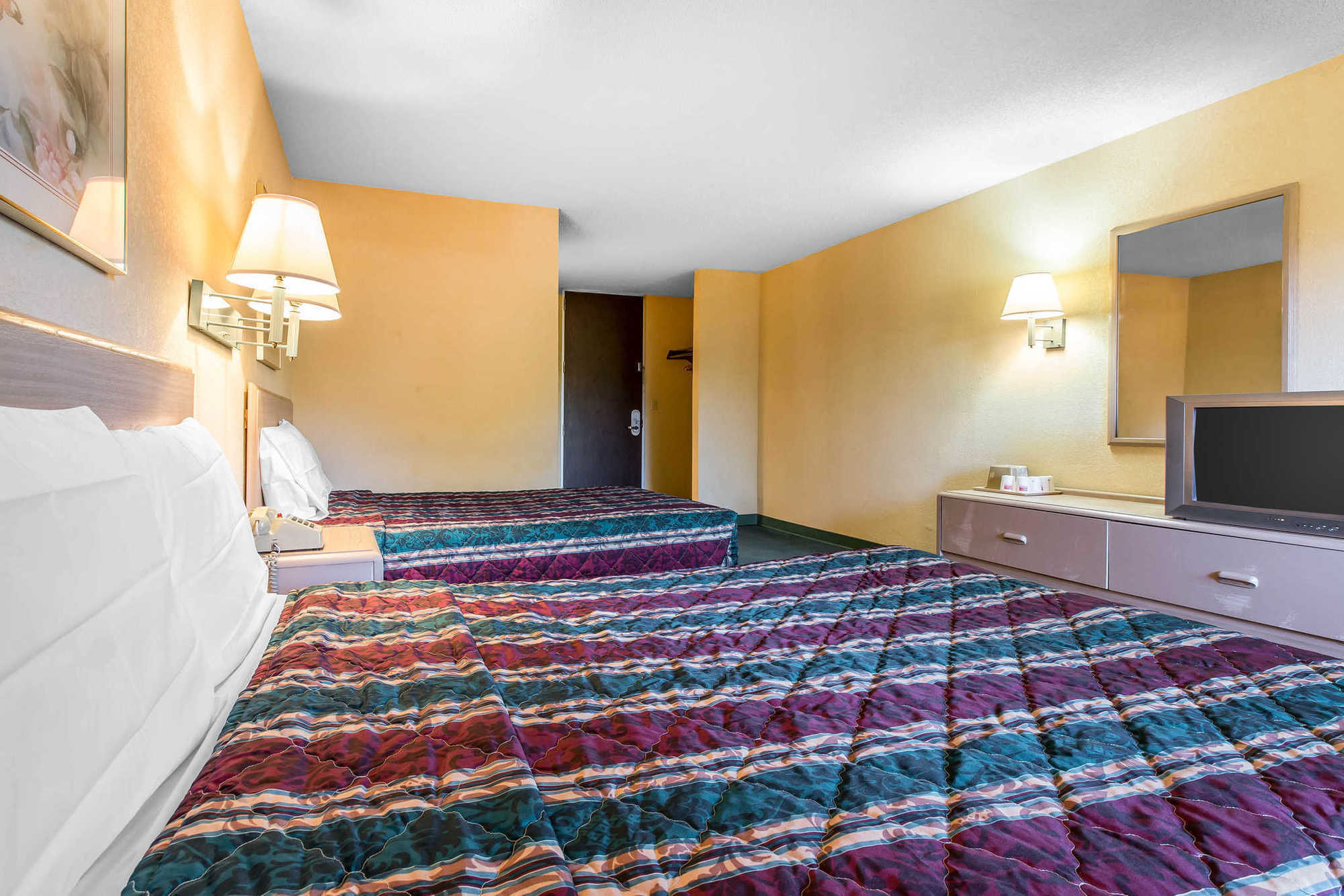Travelodge By Wyndham Hotel Forsyth