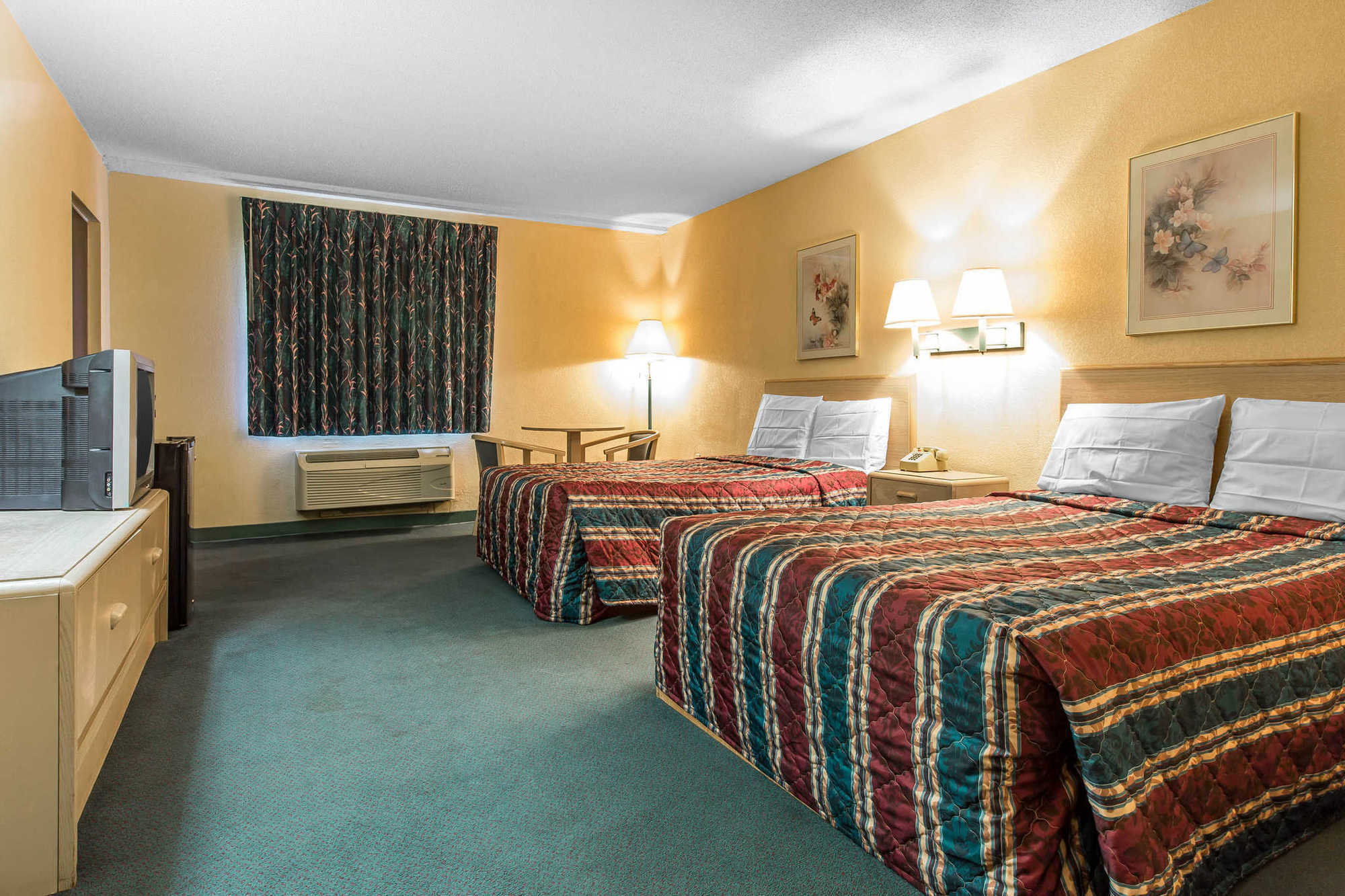 Travelodge By Wyndham Forsyth