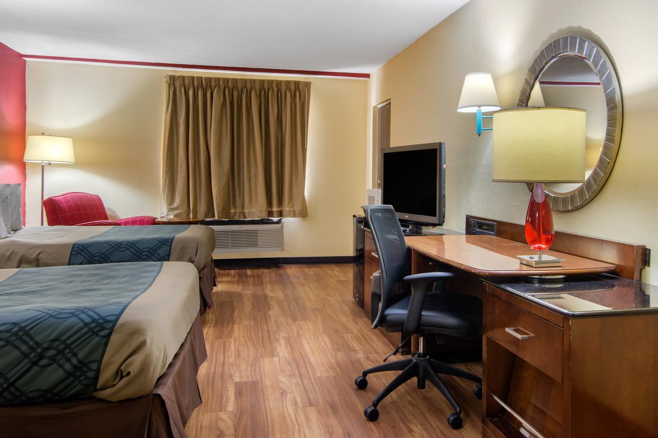 Travelodge By Wyndham Forsyth