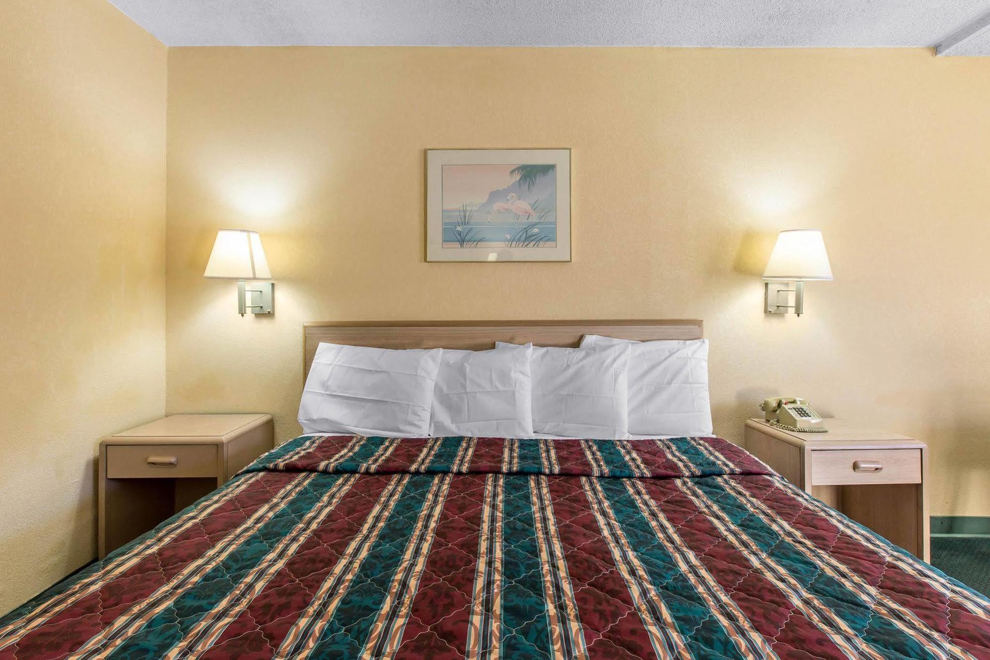 Travelodge By Wyndham Hotel 2*